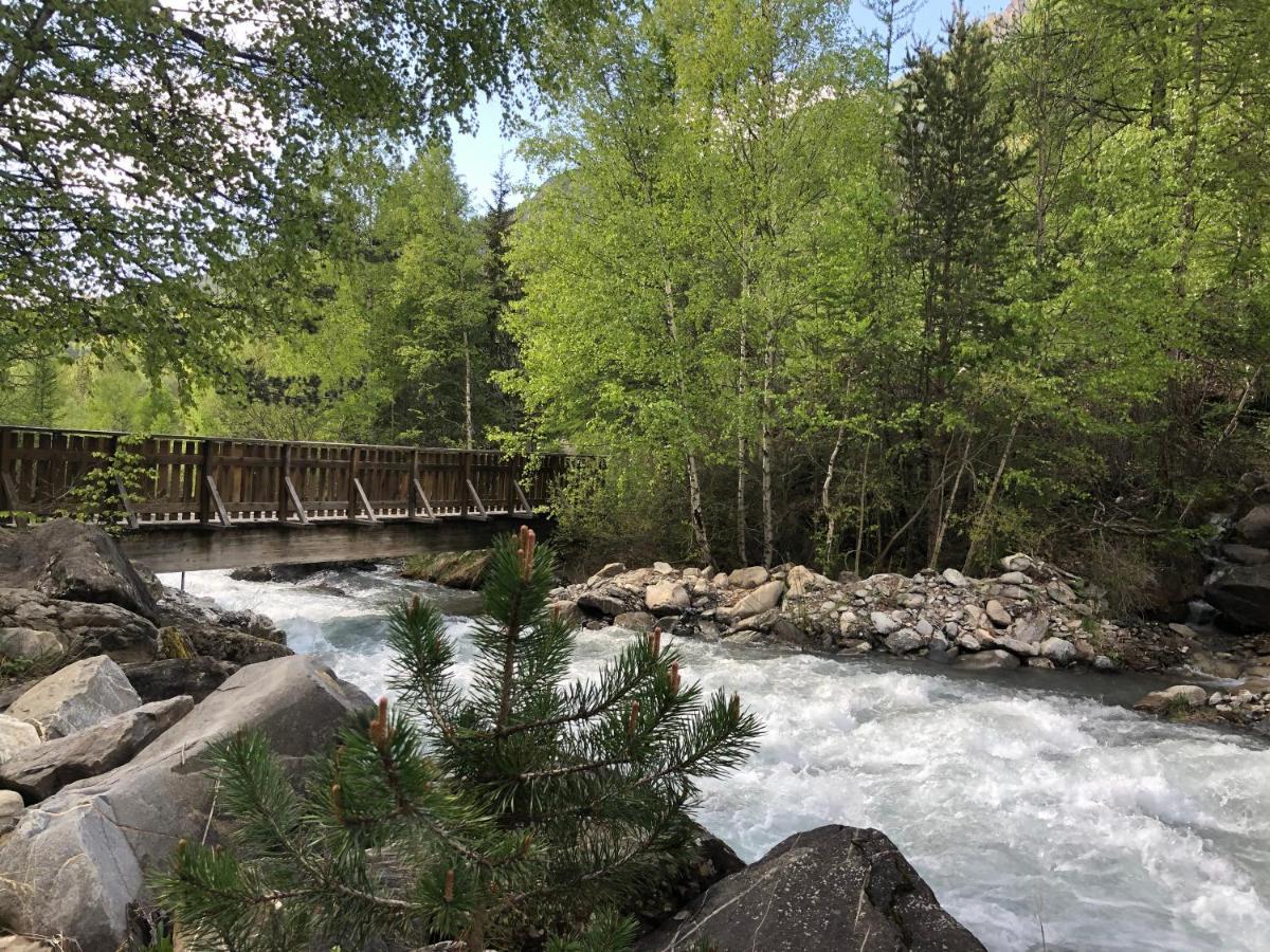 Le Chal Heureux Bel Appartement Dans Vieille Ferme De Montagne Renovee Les Orres Luaran gambar